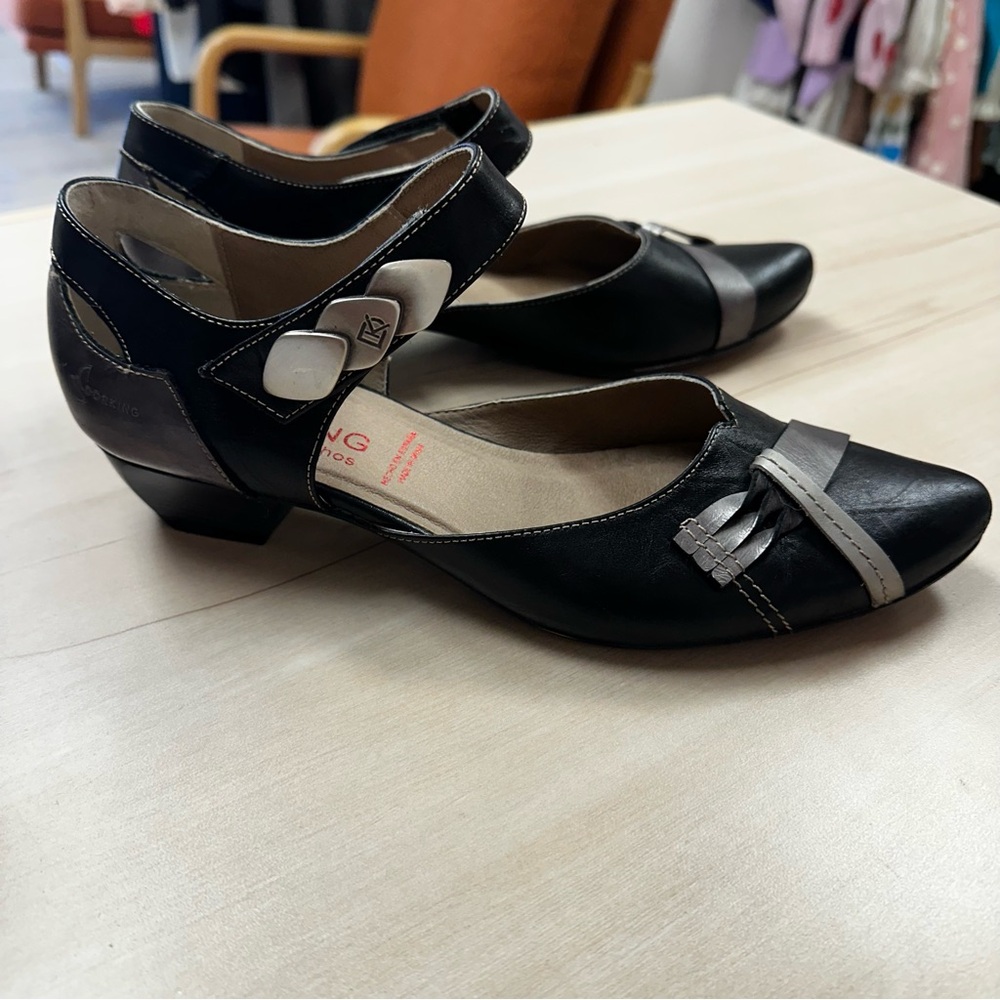 Dorking by Fluchos black and Gray shoes